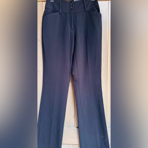 New- Flattering blk dress pants. Size 2 - Picture 1 of 2